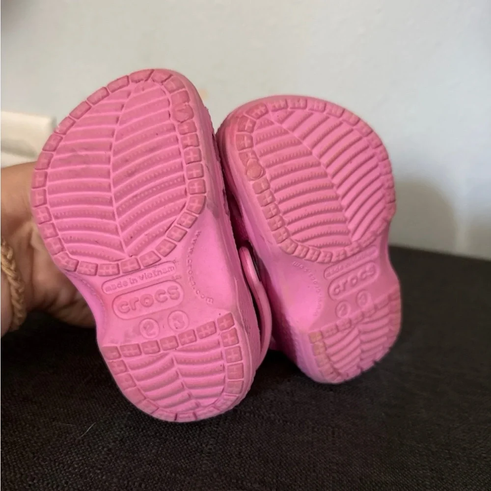 Crocs pink toddler size 2-3